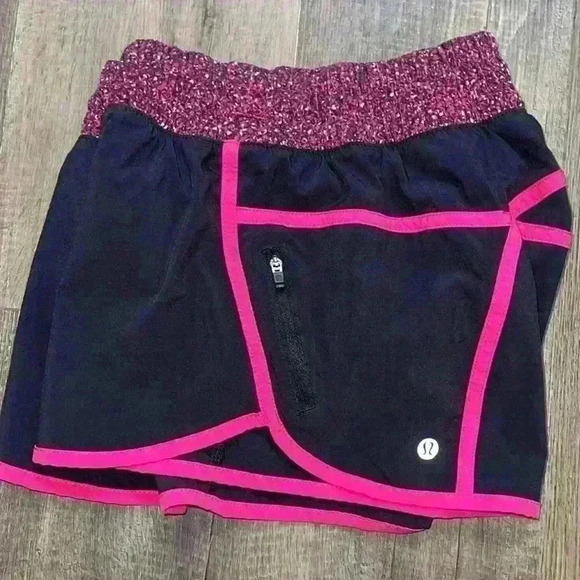Lululemon tracker short size 6 - Picture 6 of 7